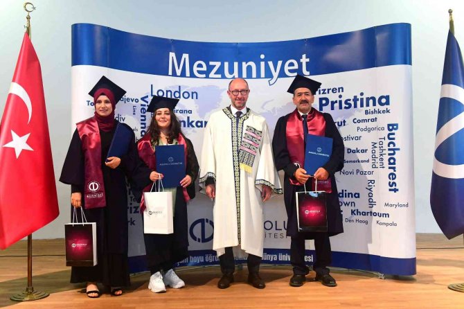 Anadolu Üniversitesi Batı Avrupa Programları Mezunları Coşkuyla Uğurlandı