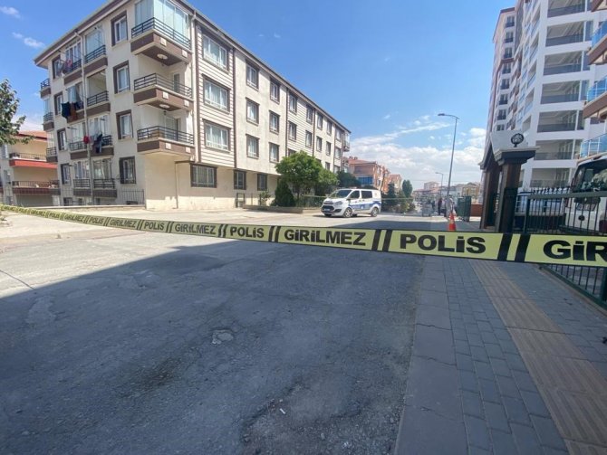 Ablasının İlişkisine Karşı Çıkan Kardeş 2 Kişiyi Yaraladı