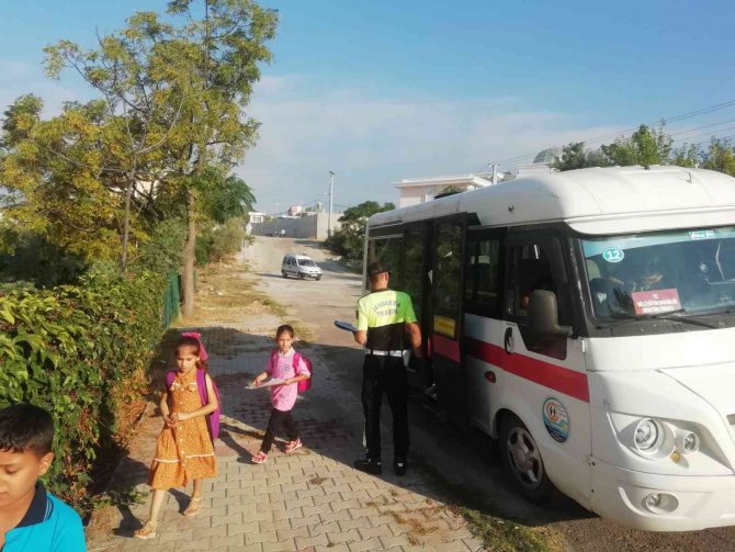 Jandarmadan Okul Servis Araçlarına Yönelik Denetim