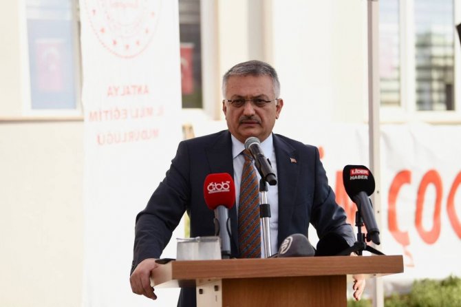 Antalya’da 485 Bin Öğrenci, 35 Bin Öğretmen İçin Ders Zili Çaldı