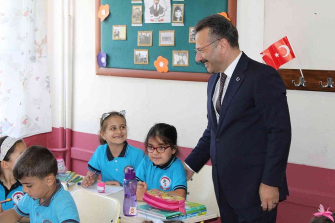 Vali Aksoy İlk Ders Zilini Çaldı