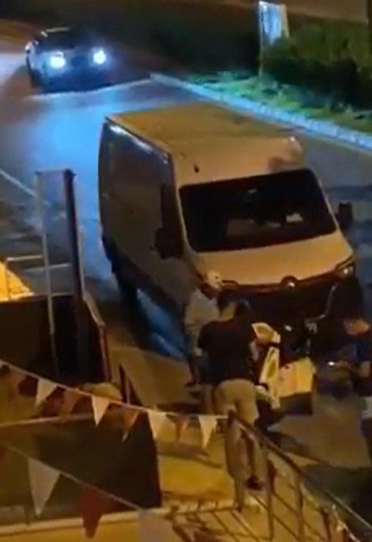 Yardım Etmek İsterlerken, Kadını Öldürüyorlardı