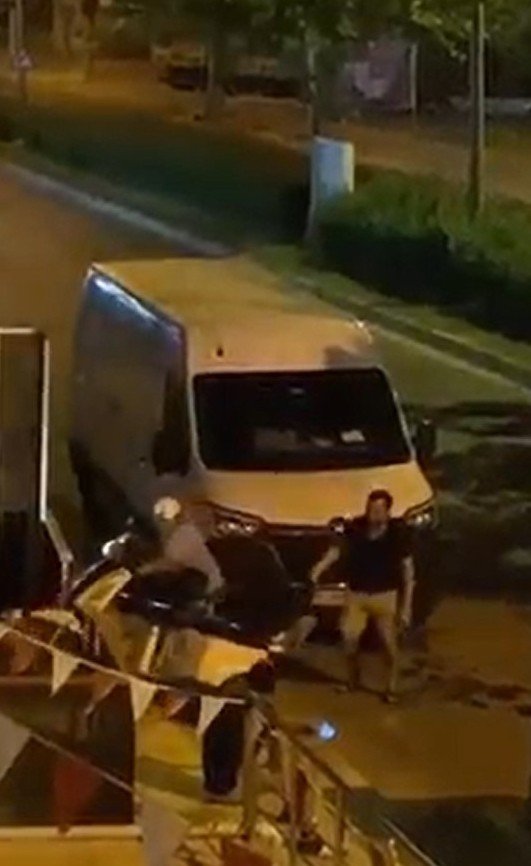 Yardım Etmek İsterlerken, Kadını Öldürüyorlardı
