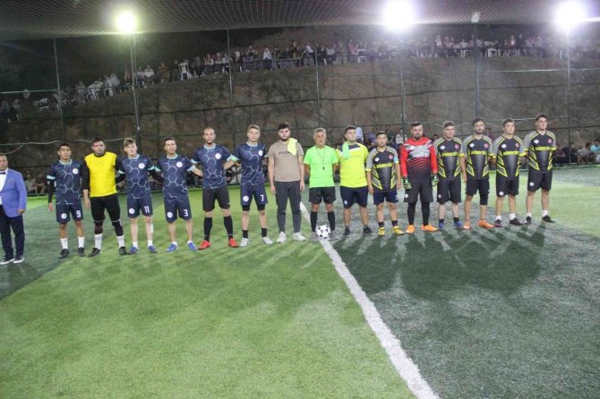 Yenipazar Karacaörenspor Turnuvada Şampiyon Oldu