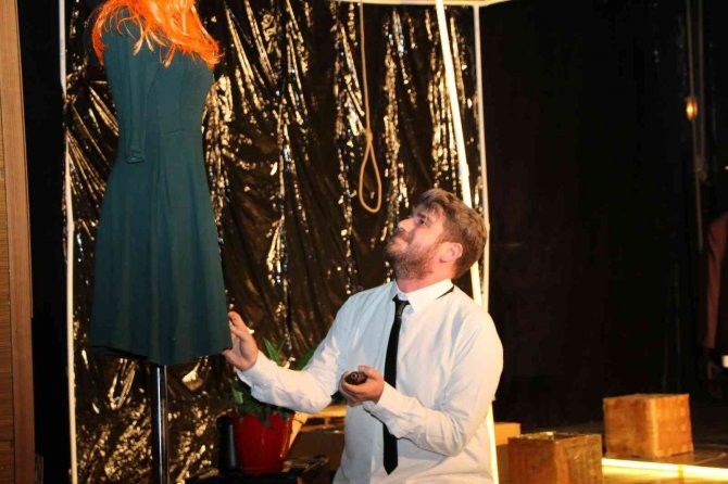 ’Nihayet Bitti’ Adlı Tiyatro Oyunu Elazığ’da Seyircisiyle Buluştu