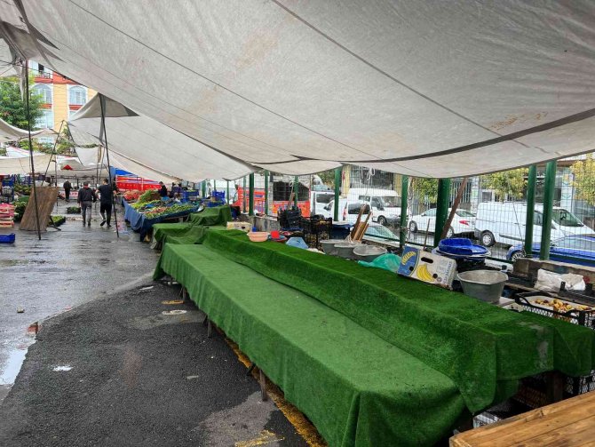 Yağmurlu Havanın Etkisiyle Semt Pazarları Boş Kaldı
