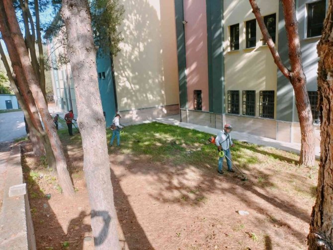 Başiskele’de Okullar Temizlendi