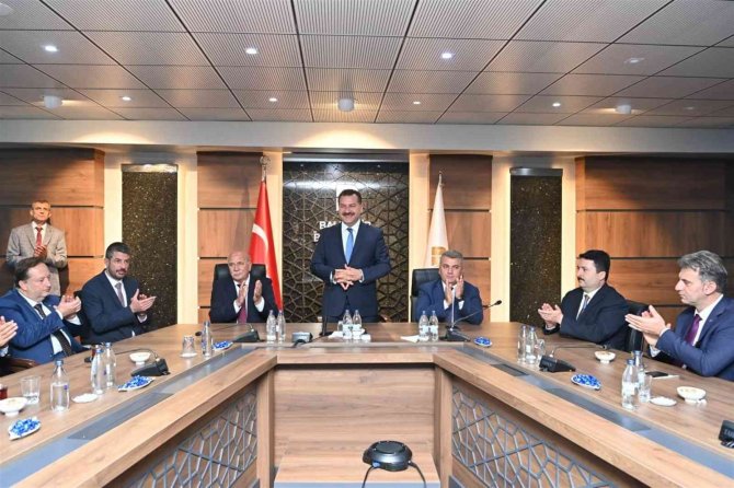 Başkan Yılmaz, "Şehre Hizmet Esnafı Anlamakla Başlar"