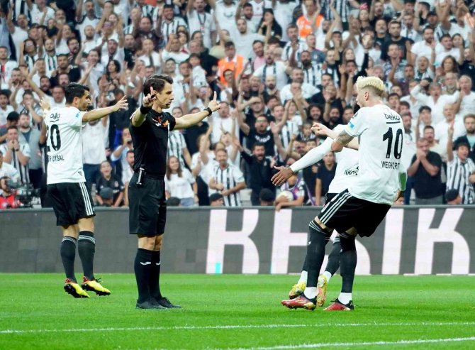 Spor Toto Süper Lig: Beşiktaş: 0 - Başakşehir: 0 (İ̇lk Yarı)