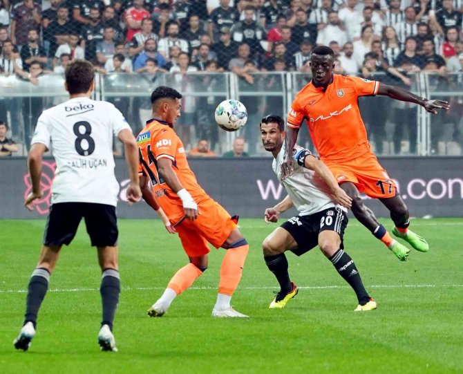 Spor Toto Süper Lig: Beşiktaş: 0 - Başakşehir: 0 (İ̇lk Yarı)