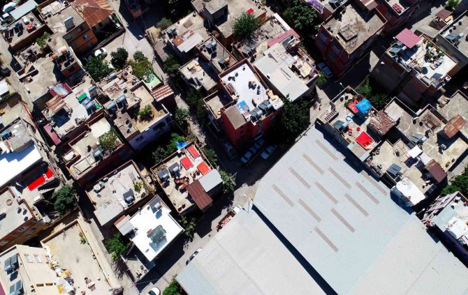 Adana’da Salça Sezonu Başladı, Damlar Kırmızıya Boyandı