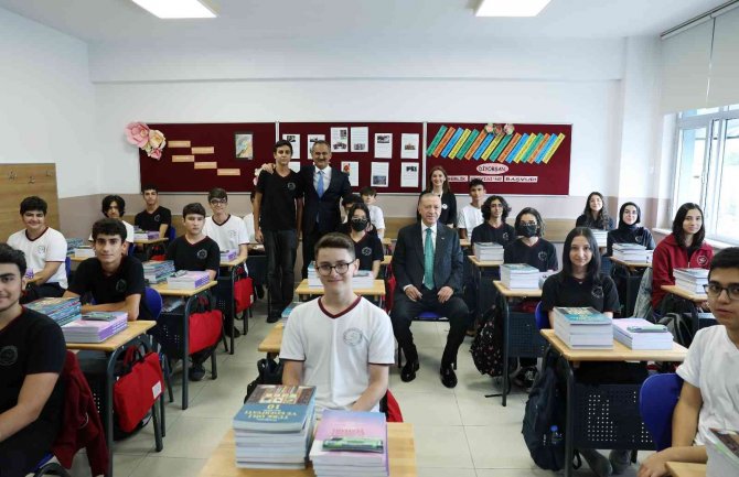 Cumhurbaşkanı Erdoğan: “Geleceğimizi Kendi Devletine, Tarihine Kinle, Nefretle Bakan Değil, Tarihinden Gurur Duyan Gençlere Emanet Etmek İstiyoruz”