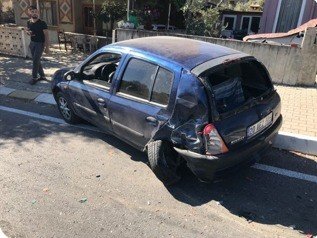 Ambulans Park Halindeki Araca Çarptı, Sürücü Ölümden Saniyelerle Kurtuldu