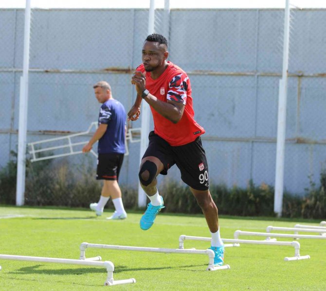 Sivasspor’da Leke James Şoku! 8 Hafta Yok