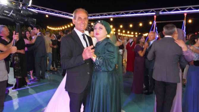 Balıkesir’de Davul Klarnet Eşliğinde Keşkek Dövme Geleneği Yaşatılıyor