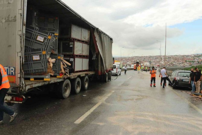 Bariyerlere Çarptı, Yola Dökülen Mazot Az Kalsın Faciaya Yol Açıyordu