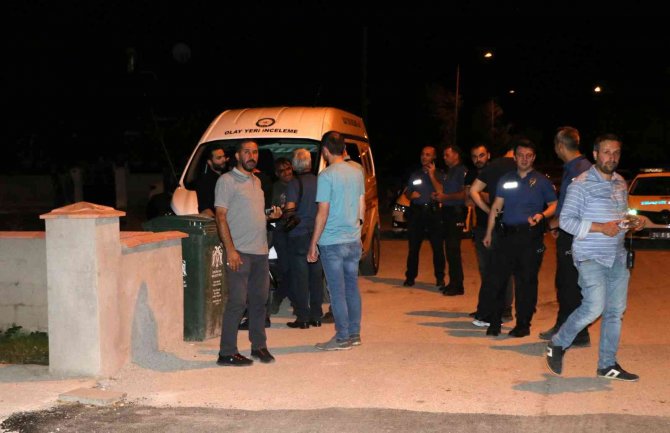 2 Çocuk Annesi Kadın Kocası Tarafından 20 Bıçak Darbesiyle Öldürüldü