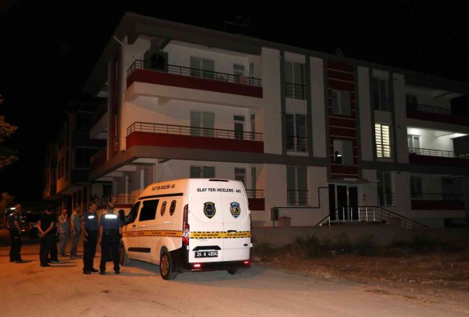 2 Çocuk Annesi Kadın Kocası Tarafından 20 Bıçak Darbesiyle Öldürüldü