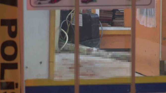 Fatih’te Silahlı Kavgada Sokaktaki Esnaf Vuruldu