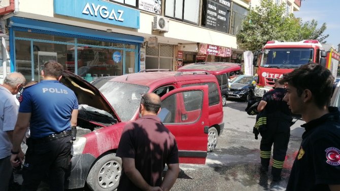 Seyir Halindeki Araçtan Yükselen Dumanlar Korkuttu