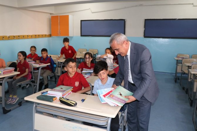 Hakkari’de Eğitim Öğretim Yılının İlk Ders Zili Çaldı