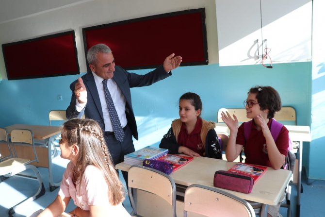 Hakkari’de Eğitim Öğretim Yılının İlk Ders Zili Çaldı