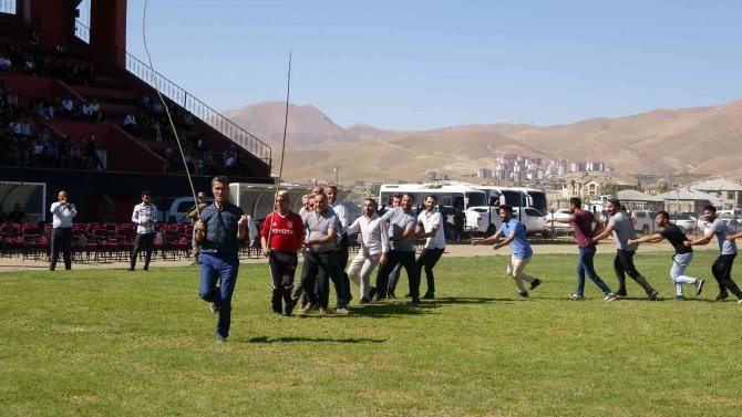 Yüksekova’nın Beyzbolu ‘Holane’ Yeniden Yaşatılıyor