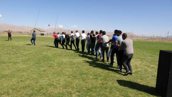 Yüksekova’nın Beyzbolu ‘Holane’ Yeniden Yaşatılıyor