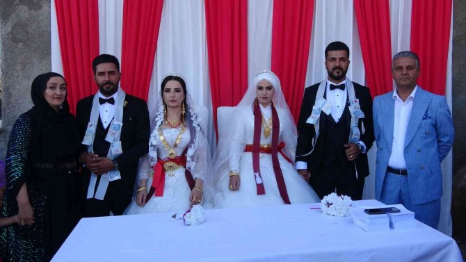 Yüksekovalı Kardeşler Aynı Gün Yapılan Düğünle Dünya Evine Girdi