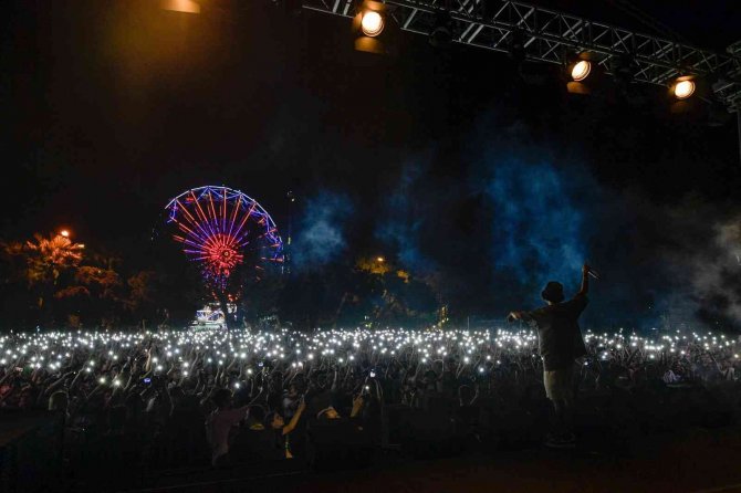 İ̇ef Çim Konserleri’nde Finali Haluk Levent Yaptı