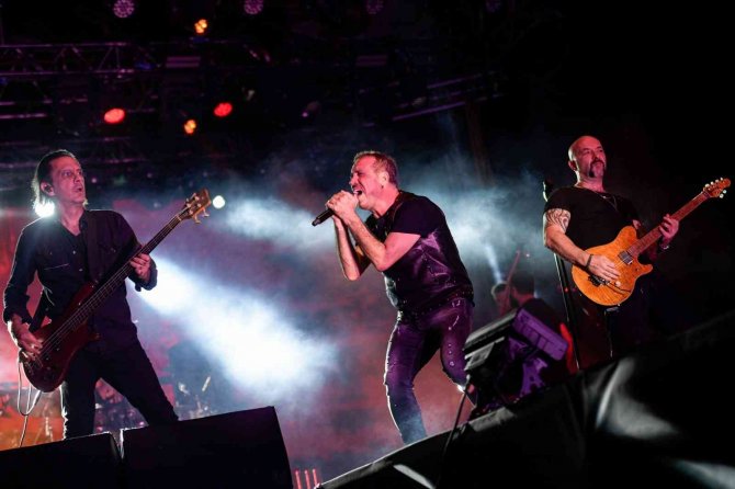 İ̇ef Çim Konserleri’nde Finali Haluk Levent Yaptı