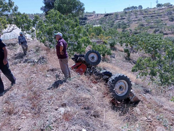 İ̇ncir Bahçesinde Traktör Devrildi: 1 Ölü