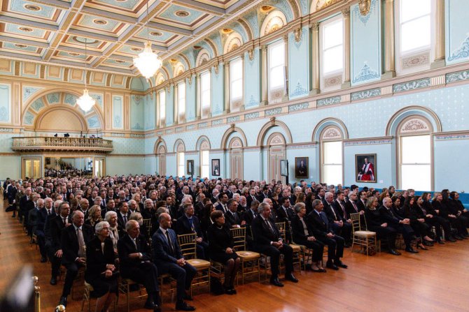 İ̇ngiltere Kralı Iıı. Charles, Parlamento Binasında Taziyeleri Kabul Etti