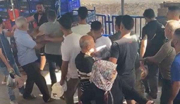 Pazarda Laf Atma Kavgasında 2 Kişi Yaralandı