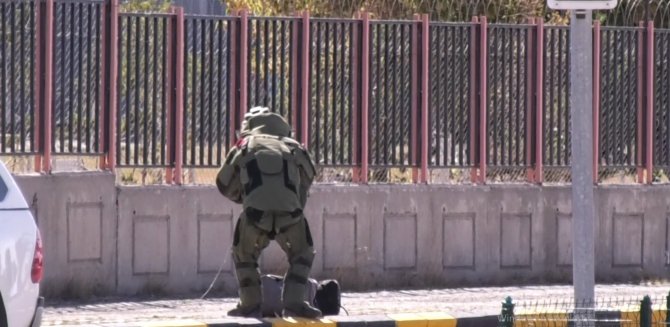Kars’ta Fünye İle Patlatılan Çantadan Elma Ve Ceviz Çıktı