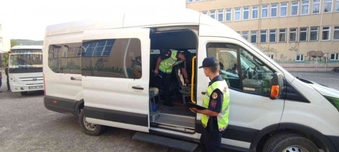 Eğitim Öğretim Yılının İlk Gününde Okul Servislerine Denetim