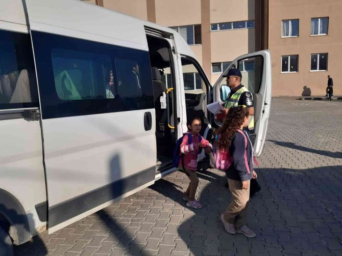 Eğitim Öğretim Yılının İlk Gününde Okul Servislerine Denetim