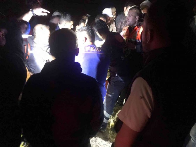 Kayalıklardan Düşerek Yaralanan Vatandaş Kurtarıldı