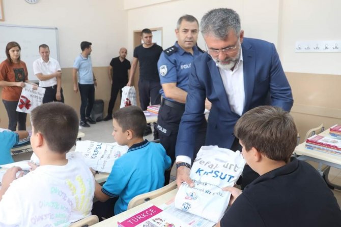 10 Yıllık Kırtasiye Yardımı Bu Yılda Sürdü