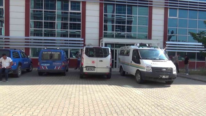 Üniversite Personeli Kampüsteki Ağaçlık Alanda Ölü Bulundu