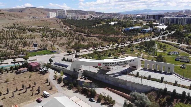 Üniversite Personeli Kampüsteki Ağaçlık Alanda Ölü Bulundu