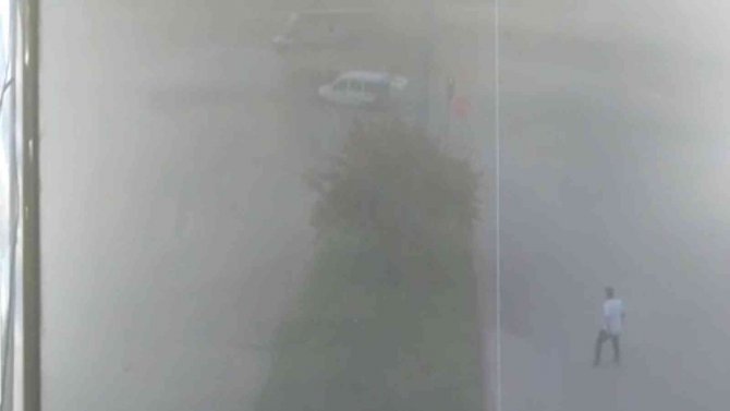 Bir Anlık Dikkatsizlik Kazaya Sebep Oldu: 9 Kişinin Yaralandığı Kaza Anı Kamerada