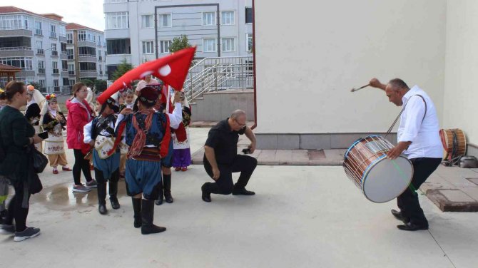 Yeni Eğitim, Öğretim Yılını Davul Zurna İle Karşıladılar