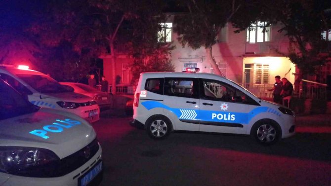 Komşusunu "Neden Gürültü Yapıyorsun" Diyerek Bıçakladı
