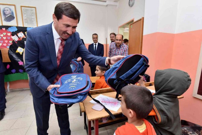 Karatay Belediyesi’nden Kırtasiye Yardımı