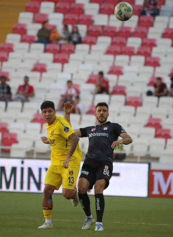 Sivasspor Taraftarı, Caner Osmanpaşa’yı Takımda İstemiyor