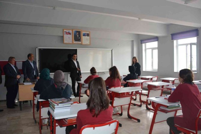 Manyas’ta Öğrencilere Ders Başı Yaptı