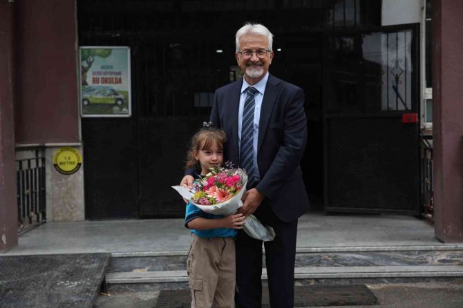 Başkan Turgay Erdem, Öğrencilerin İlk Derslerinde Yanlarındaydı