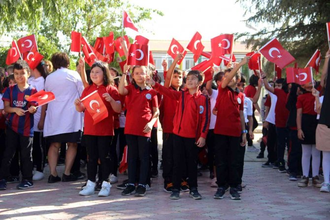 Öğretmen Ve Öğrencilerden İlk Gün Resitali