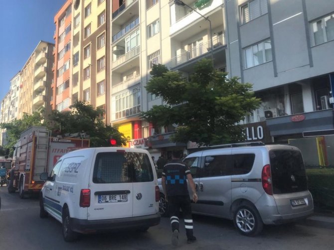 Apartman Dairesinde Çıkan Yangında Bir Kişi Dumandan Etkilendi